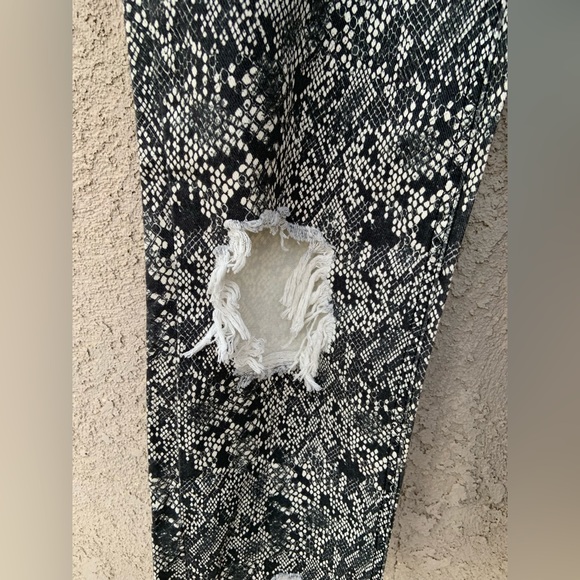 NWOT Free People We The Free Maggie Animal Printed Cropped Distressed Denim Jean - Picture 2 of 10